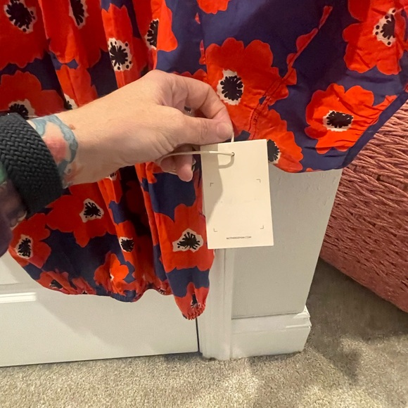 MOTHER Vibrant Red and Navy Floral Crop Top - Picture 3 of 6